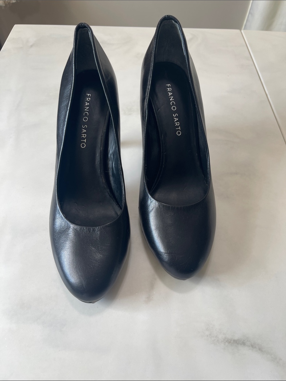 Franco Sarto Black Leather Classic Round-Toe Pumps